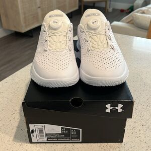 NIB under armor slipspeed trainer SYN in white. Size 8.5